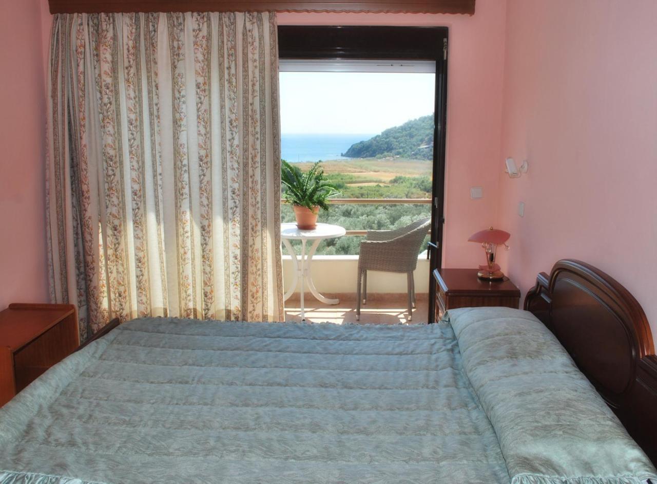 Blue Bay Hotel Charamida Luaran gambar